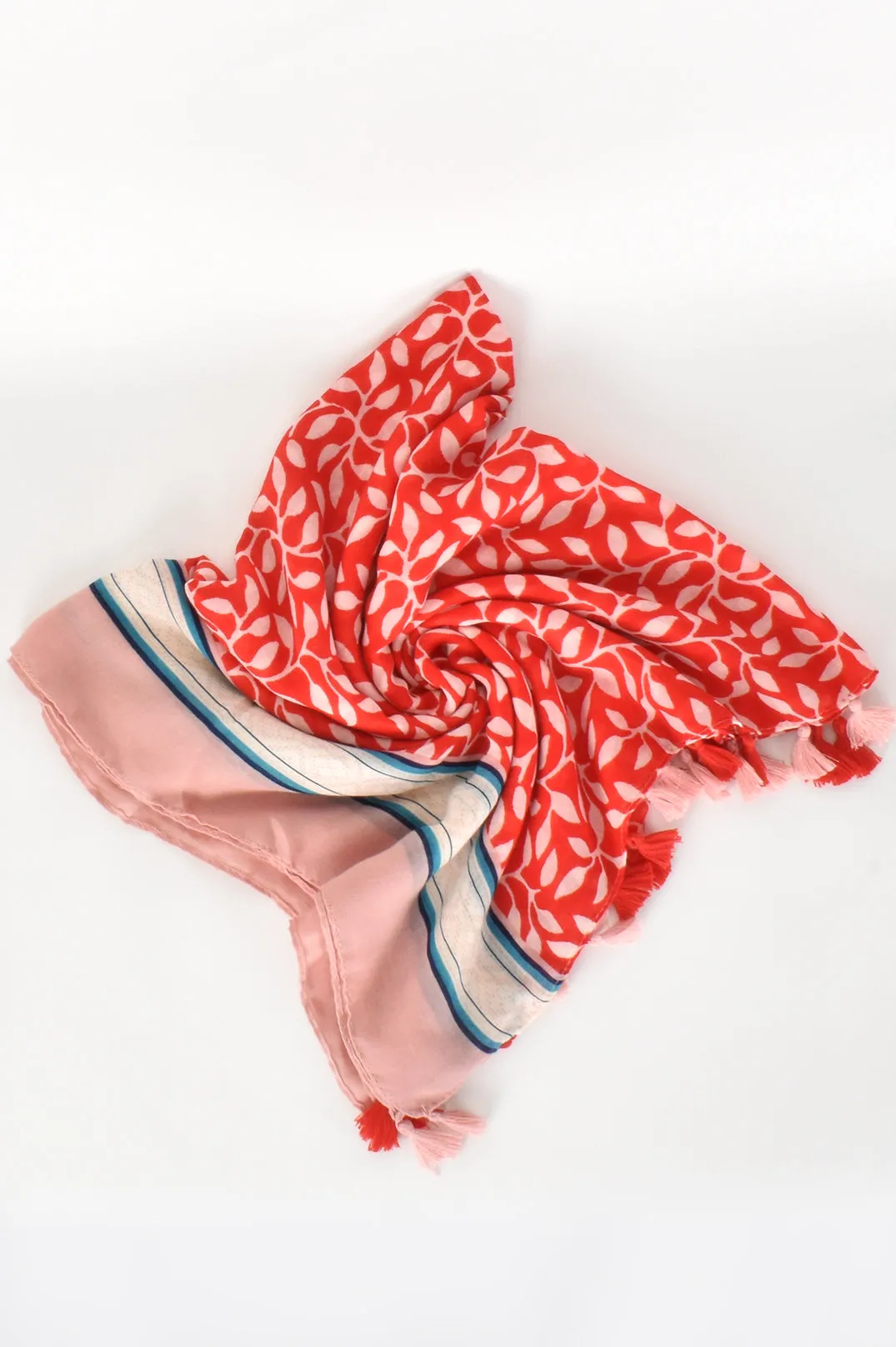BORDER EDGE LEAF PATTERN SCARF